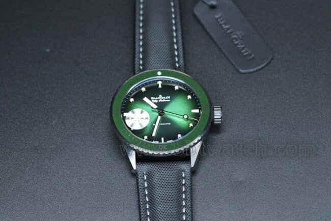 GF Factorytop-tier watch Blancpain2021 new ceramic fifty fathoms green super cool men's green dial nylon strap mechanical watch front view