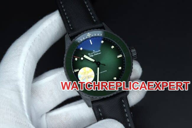 GF Factorytop-tier watch Blancpain2021 new ceramic fifty fathoms green super cool men's green dial nylon strap mechanical watch front view