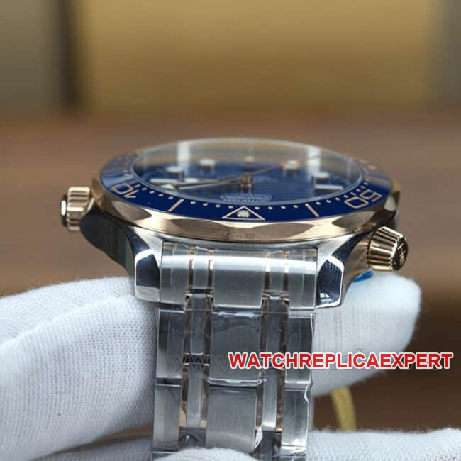 vs factory top-tier watch Seamaster series 300 gold blue dial8800 men's blue dialsteel braceletmechanical movement watch detail shots