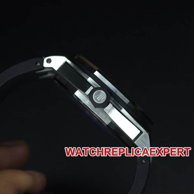 ZF FactoryAudemars Piguettop-tier watch Royal Oak15703top-tier quality super lume men's black dialsteel braceletautomatic movement watch side view