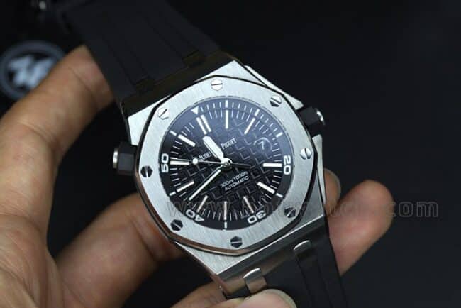 ZF FactoryAudemars Piguettop-tier watch Royal Oak15703top-tier quality super lume men's black dialsteel braceletautomatic movement watch front view