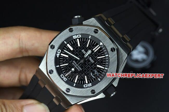ZF FactoryAudemars Piguettop-tier watch Royal Oak15703top-tier quality super lume men's black dialsteel braceletautomatic movement watch front view