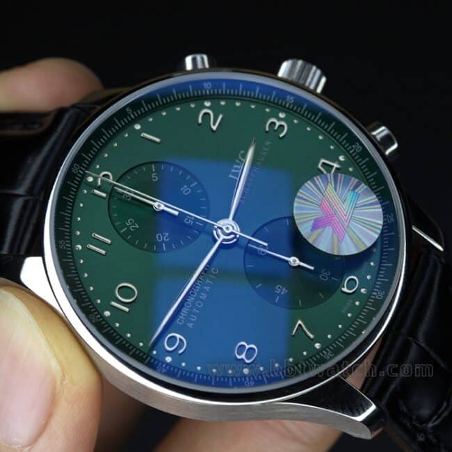 YL factory top-tier watch IWC green Portuguese watch 150th anniversary commemorative model men's green dial black belt full automatic movement see-through bottom leather strap watch side view