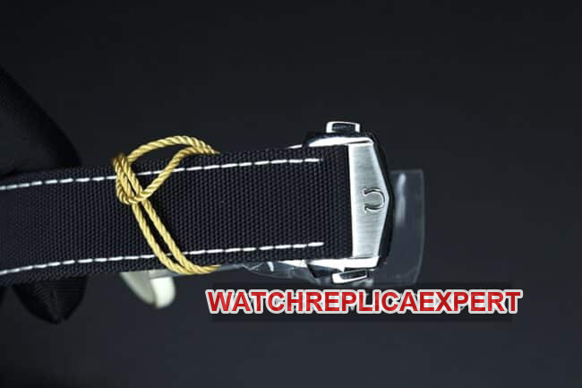 OM FactoryOmegatop-tier watch men's white dial nylon strap manual winding Speedmaster series watch clasp picture