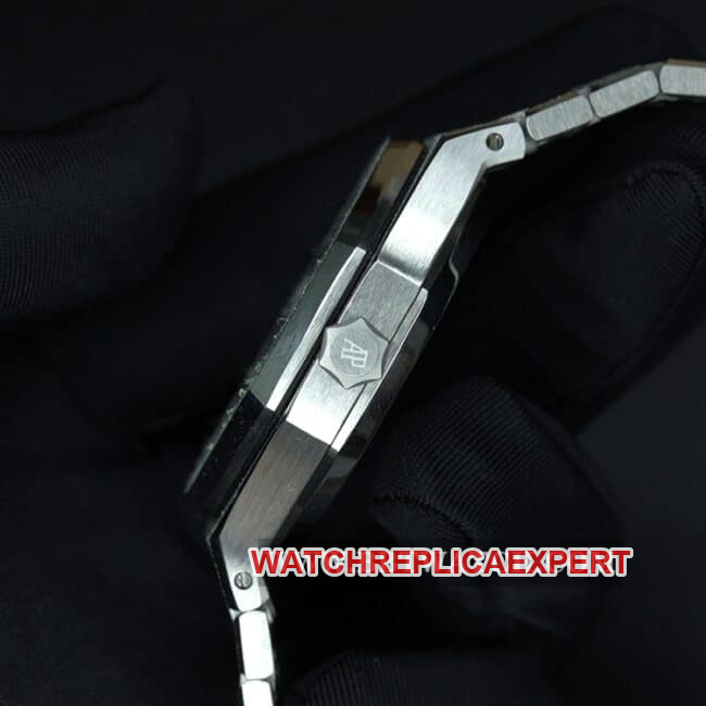 Audemars Piguet watch men's blue dial steel bracelet Royal Oak series automatic mechanical side view