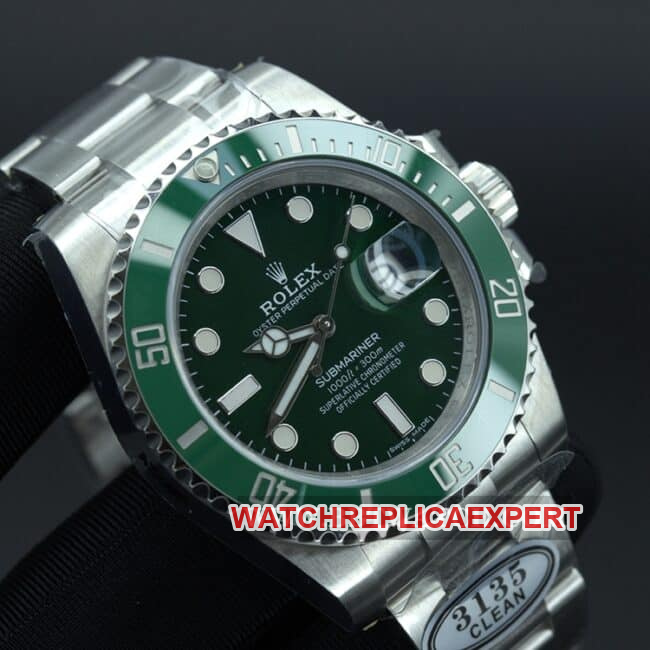 Clean FactoryRolextop-tier watch men's green dialsteel braceletStarbucks Submariner40mmautomatic movementfront view
