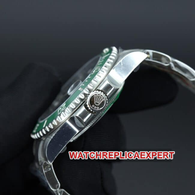Clean FactoryRolextop-tier watch men's green dialsteel braceletStarbucks Submariner40mmautomatic movementside view