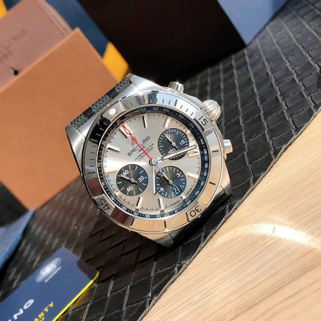 top-tier replicaBreitlinghigh-quality watch automatic movementchronograph series men's white dialrubber strap front view