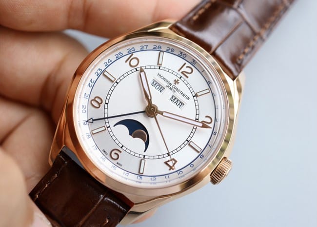 top-tier replicaVacheron Constantinhigh-quality men's white dial brown belt full date display series automatic movementleather strap watch front view