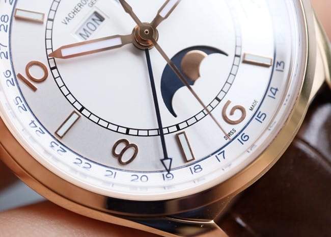 top-tier replicaVacheron Constantinhigh-quality men's white dial brown belt full date display series automatic movementleather strap watch detail shots