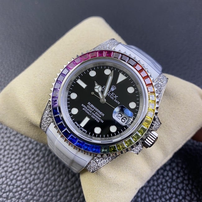 top-tier replicaRolexhigh-quality men's black dial white rubber strap fully automatic movementSubmariner series watch front view