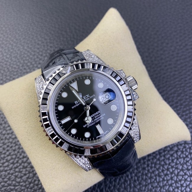 Rolextop-tier watch men's black dial black belt Submariner series fully automatic movementleather strap front view