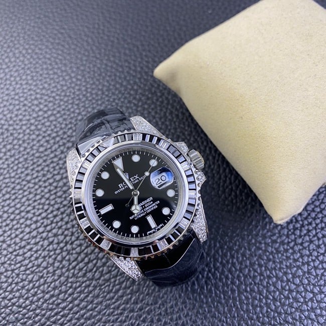 Rolextop-tier watch men's black dial black belt Submariner series fully automatic movementleather strap front view