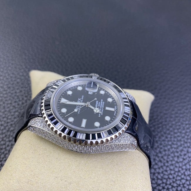 Rolextop-tier watch men's black dial black belt Submariner series fully automatic movementleather strap side view