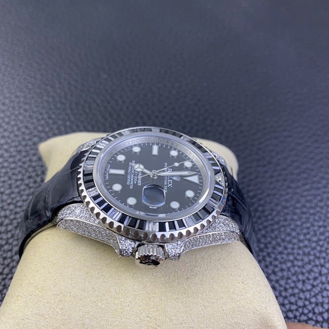 Rolextop-tier watch men's black dial black belt Submariner series fully automatic movementleather strap side view