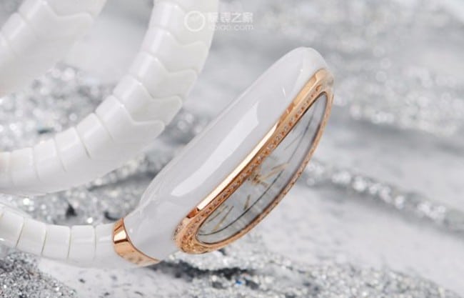 Bvlgaritop-tier ladies white dialrubber strapquartz watch side view