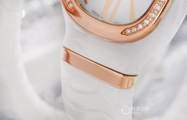 Bvlgaritop-tier ladies white dialrubber strapquartz watch detail shots