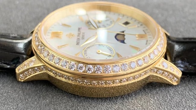 top-tier replicaPatek Philippesuper women's white dial black belt fully automatic movementleather strap watch detail shots