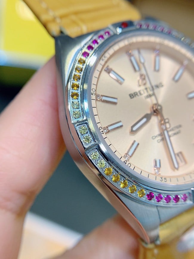 top-tier replicaBreitling women's watch gold plate yellow belt South China Sea capsule series fully automatic movementleather strapdetail shots