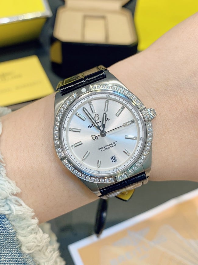 Breitlingtop-tier watch Nanhai capsule series fully automatic movementleather strap women's white dial black belt front view