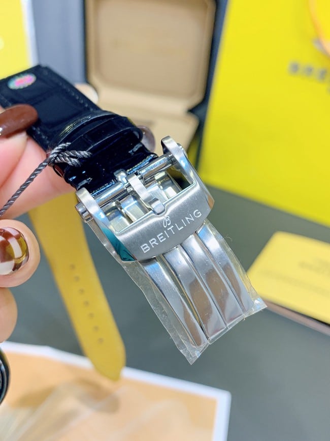 Breitlingtop-tier watch Nanhai capsule series fully automatic movementleather strap women's white dial black belt clasp picture