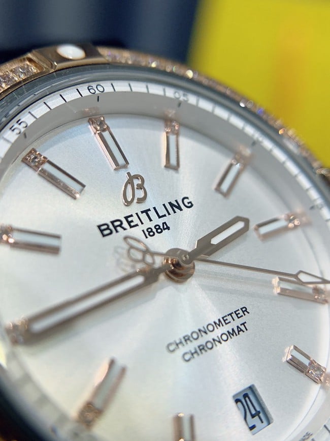 Breitlingtop-tier women's white dial black belt fully automatic movementleather strap South China Sea capsule series watch detail shots