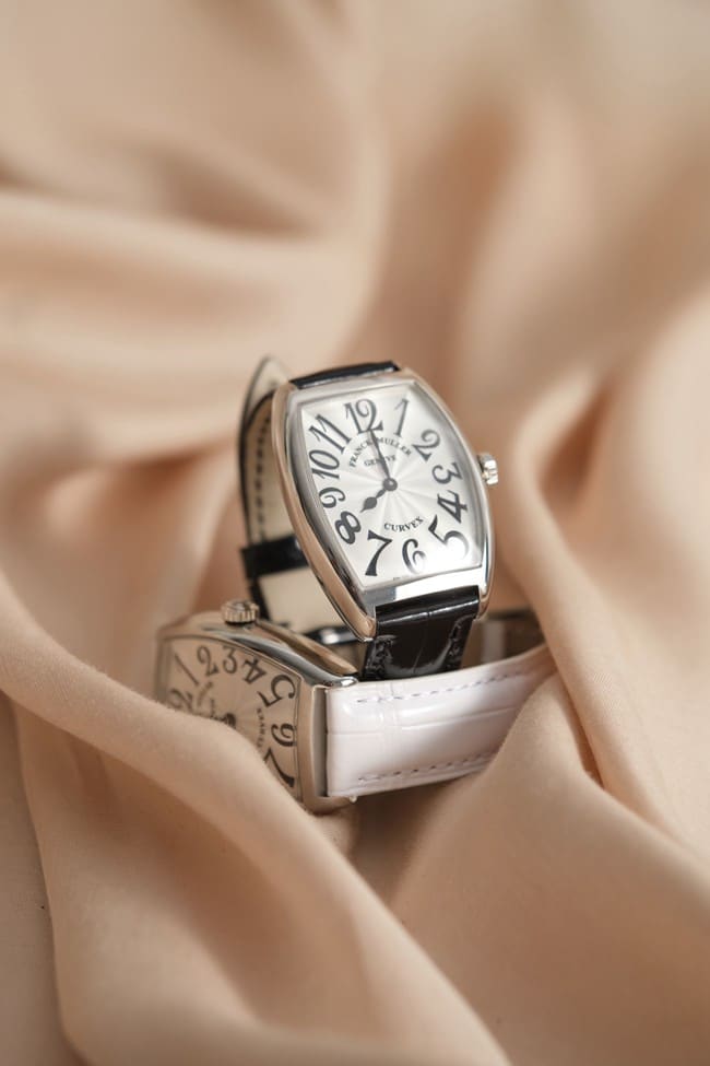 Franck Muller top-tier replicaquartz women's white dial black belt barrel-shaped leather strap watch front view
