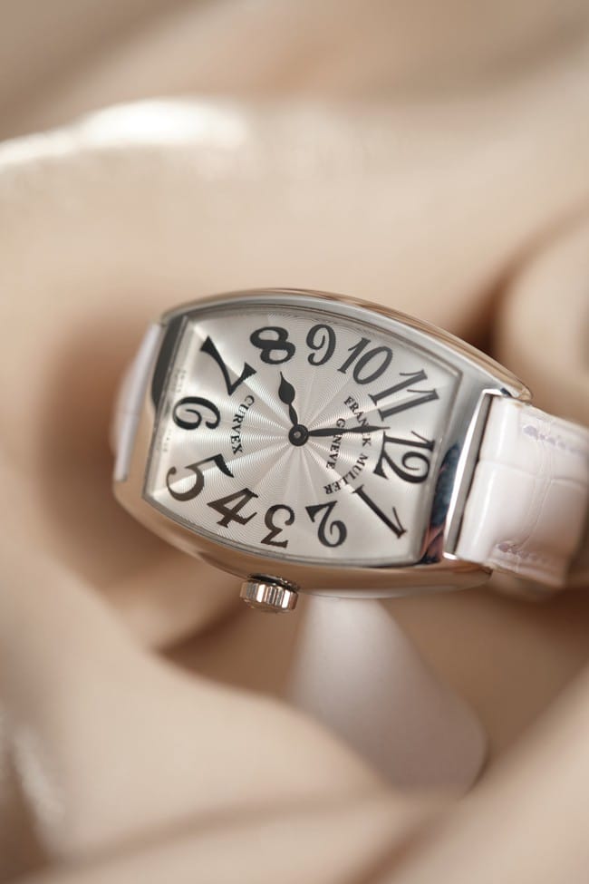 Franck Muller top-tier watch LONG ISLAND series barrel-shaped ladies white dial brown belt quartz watch front view