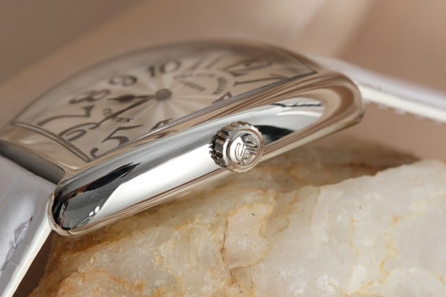 Frank Muller top-tier watch LONG ISLAND series barrel-shaped ladies white dial brown belt quartz watch side view