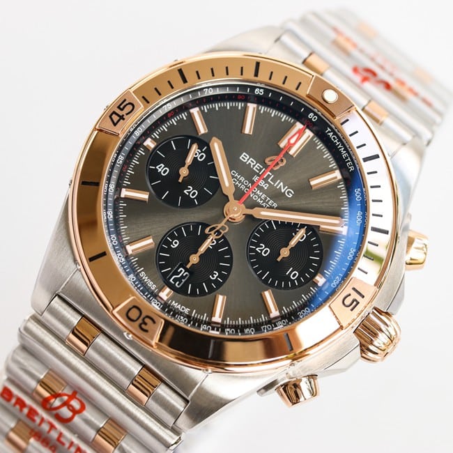 top-tier replicaBreitlingsuper bullet chain 42mm black dialAsia-7750mechanical movementsteel bracelet rose gold front view