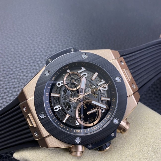 Hublot top-tier watch Big Bang series men's black dialrubber strap full automatic movement front view