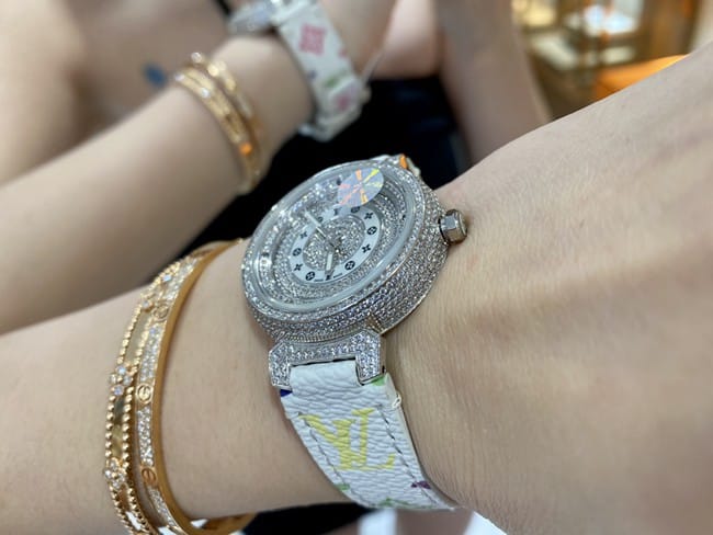 LV Louis Vuitton top-tier watch ladies dialleather strapquartz watch side view
