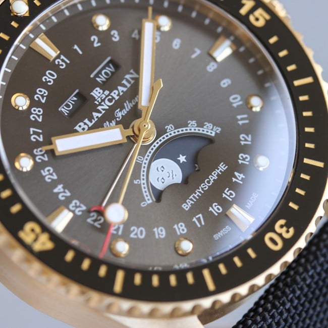TWtop-tierBlancpainreplica watch men's black dial blue belt fifty fathoms series fully automatic movementdetail shots