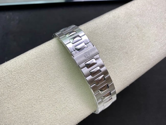 top-tierPatek Philippe co-branded Tiffany global limited edition Nautilusreplica watch clasp picture