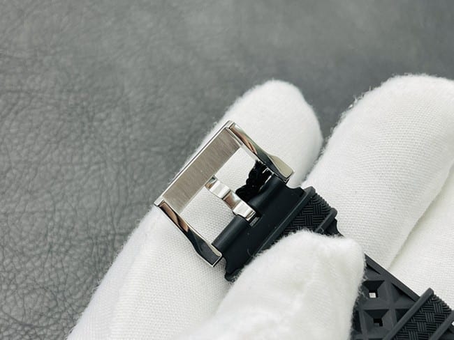 top-tier Blancpain Fifty Fathoms Series 5008 Breplica watch (also known as the most beautiful Blancpain - Barracuda) clasp picture