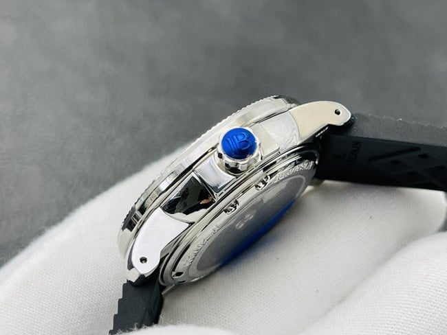 top-tier Blancpain Fifty Fathoms Series 5008 Breplica watch (also known as the most beautiful Blancpain - Barracuda) side view