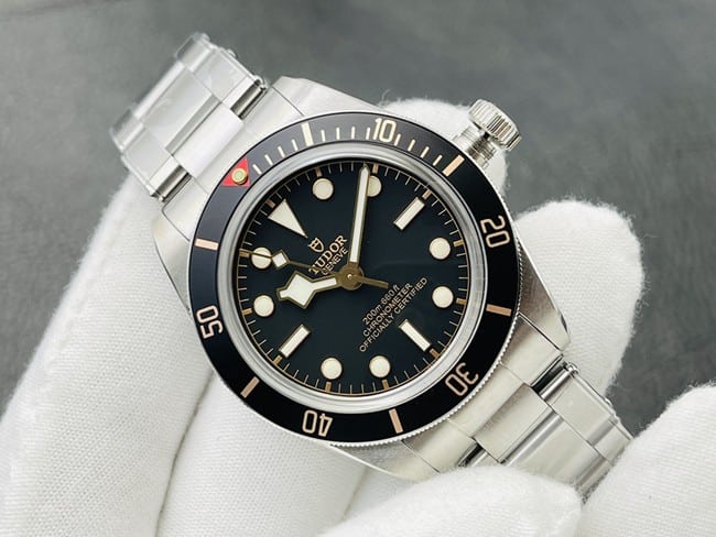 top-tier Tudor Biwan series M79030N-0001replica watch front view