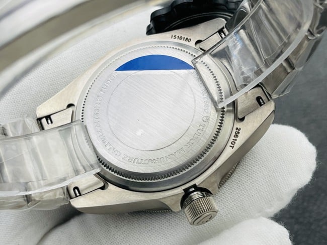 Top-tier Tudor 25500TN blue titanium bean watch movement picture