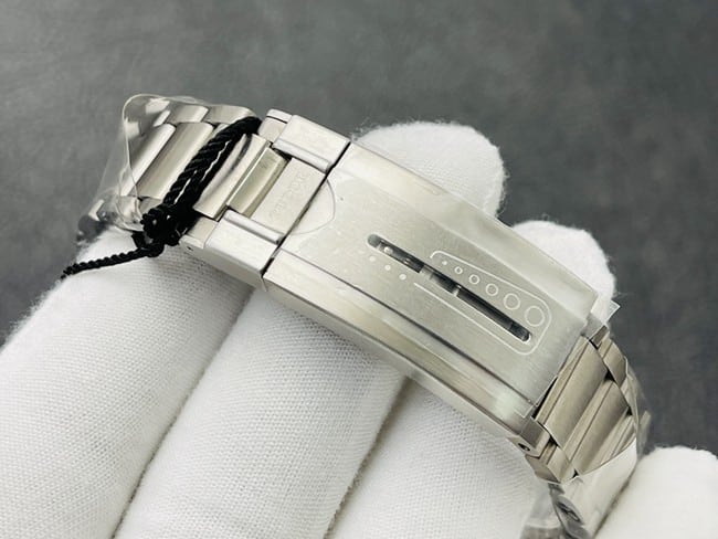 top-tier Tudor 25500TN blue titanium bean watch clasp picture