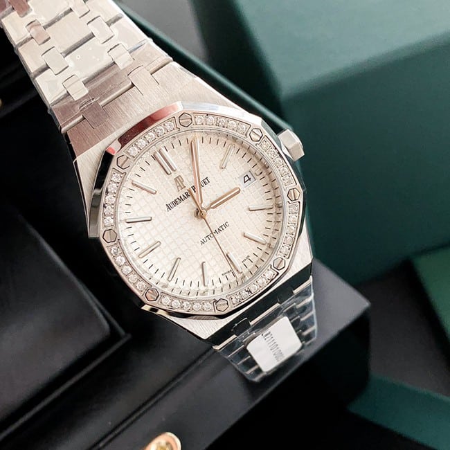 top-tier real diamond replicaAudemars PiguetRoyal Oak37MMwhite dial women's watch front view