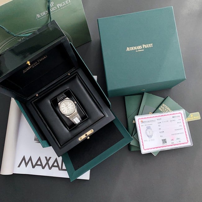 top-tier real diamond replicaAudemars PiguetRoyal Oak37MMwhite dial women's watch front view