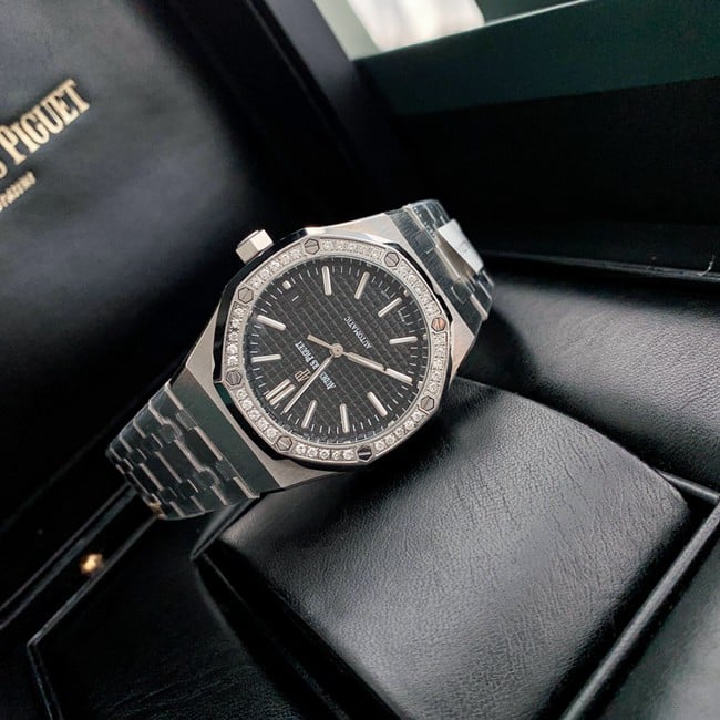 top-tier real diamond replicaAudemars PiguetRoyal Oak37MMblack dial women's watch front view