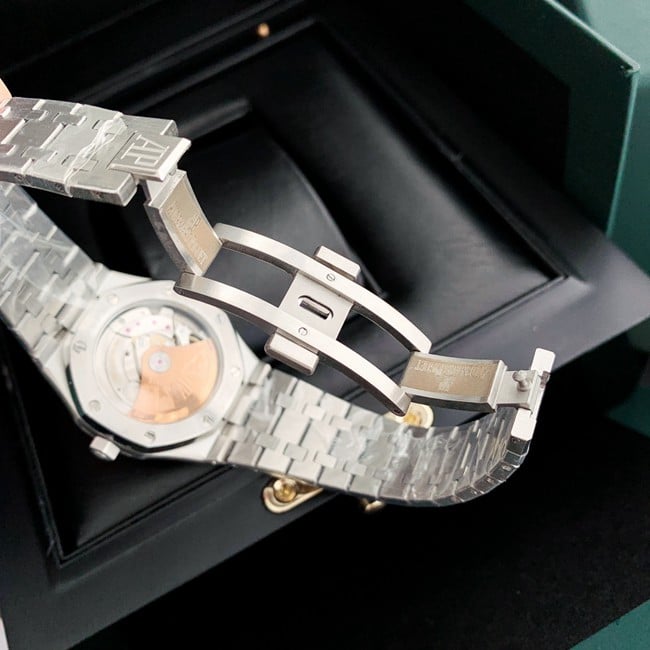 top-tier real diamond replicaAudemars PiguetRoyal Oak37MMblack dial women's watch clasp picture