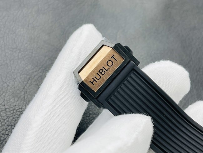 top-tier replicaHublot Big Bang Series 44MM gold case black rubber watch clasp picture