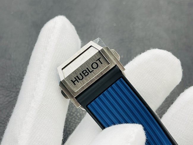 top-tier replicaHublot Big Bang Series 44MM silver case blue rubber watch clasp picture