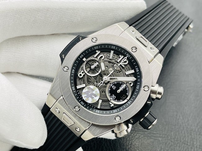 top-tier replicaHublot Big Bang Series 44MM silver case black rubber watch front view