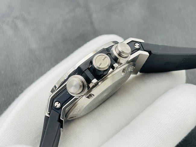 top-tier replicaHublot Big Bang Series 44MM silver case black rubber watch side view