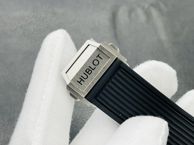 top-tier replicaHublot Big Bang Series 44MM silver case black rubber watch clasp picture