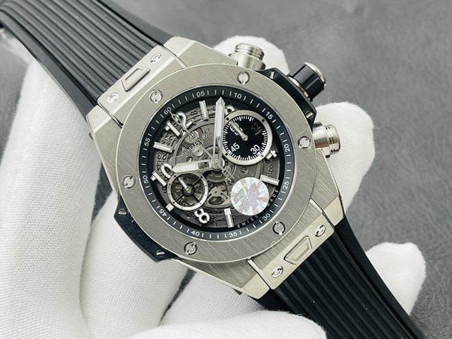 top-tier replicaHublot Big Bang Series 44MM silver case black rubber watch front view