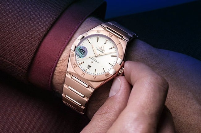 top-tier replicaOmega fifth generation constellation series white dialrose gold silver steel bracelet men's watch front view